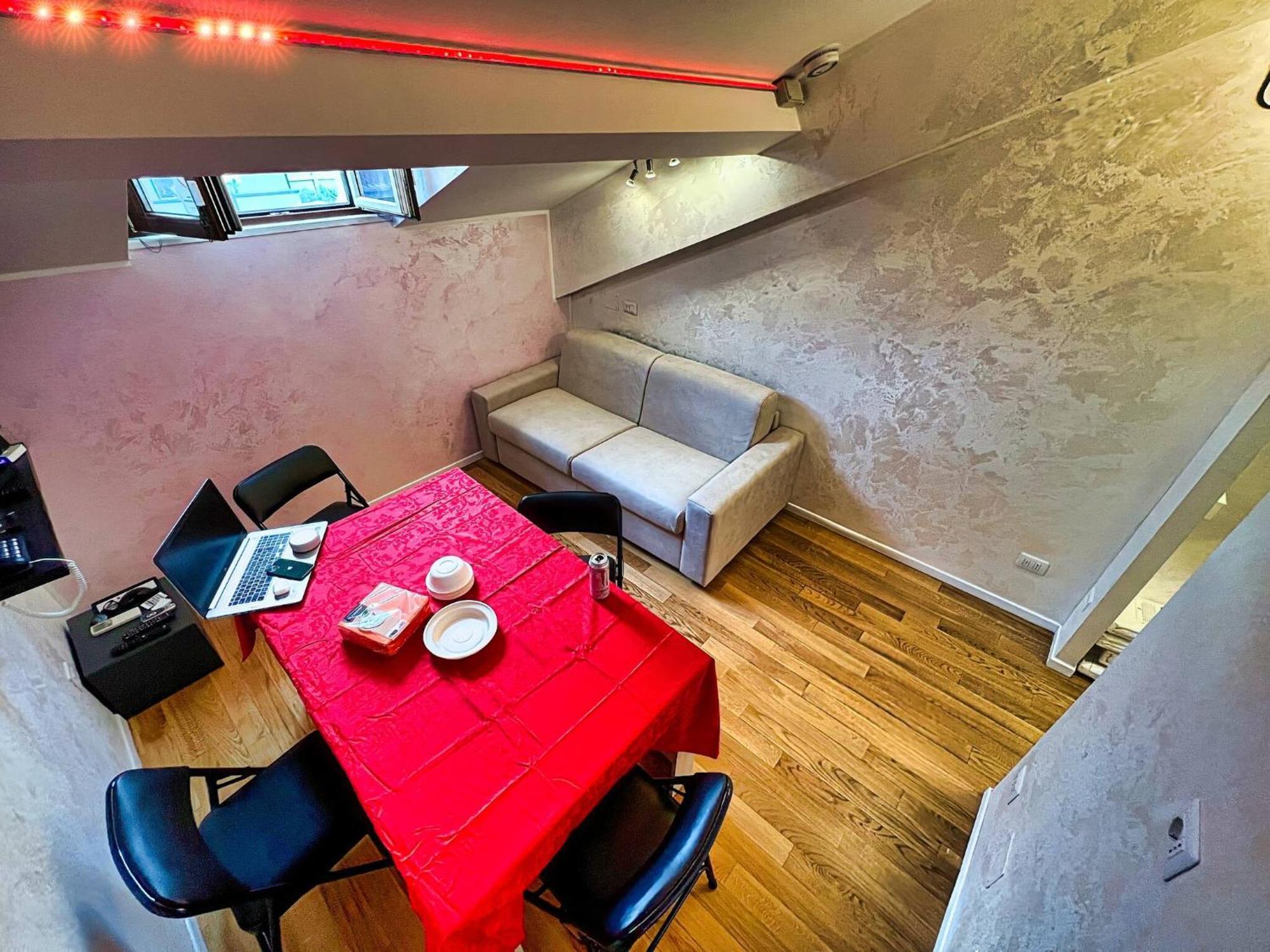 Chic Penthouse - Domotic Comfort In Milans Trendy Nightlife District