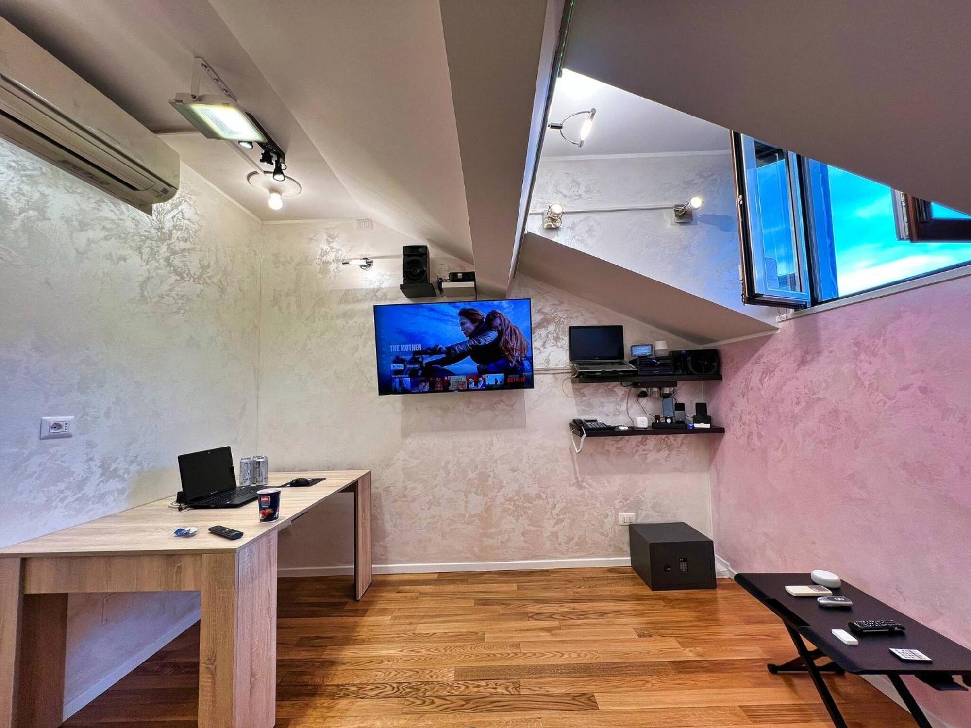 Chic Penthouse - Domotic Comfort In Milans Trendy Nightlife District Apartamento